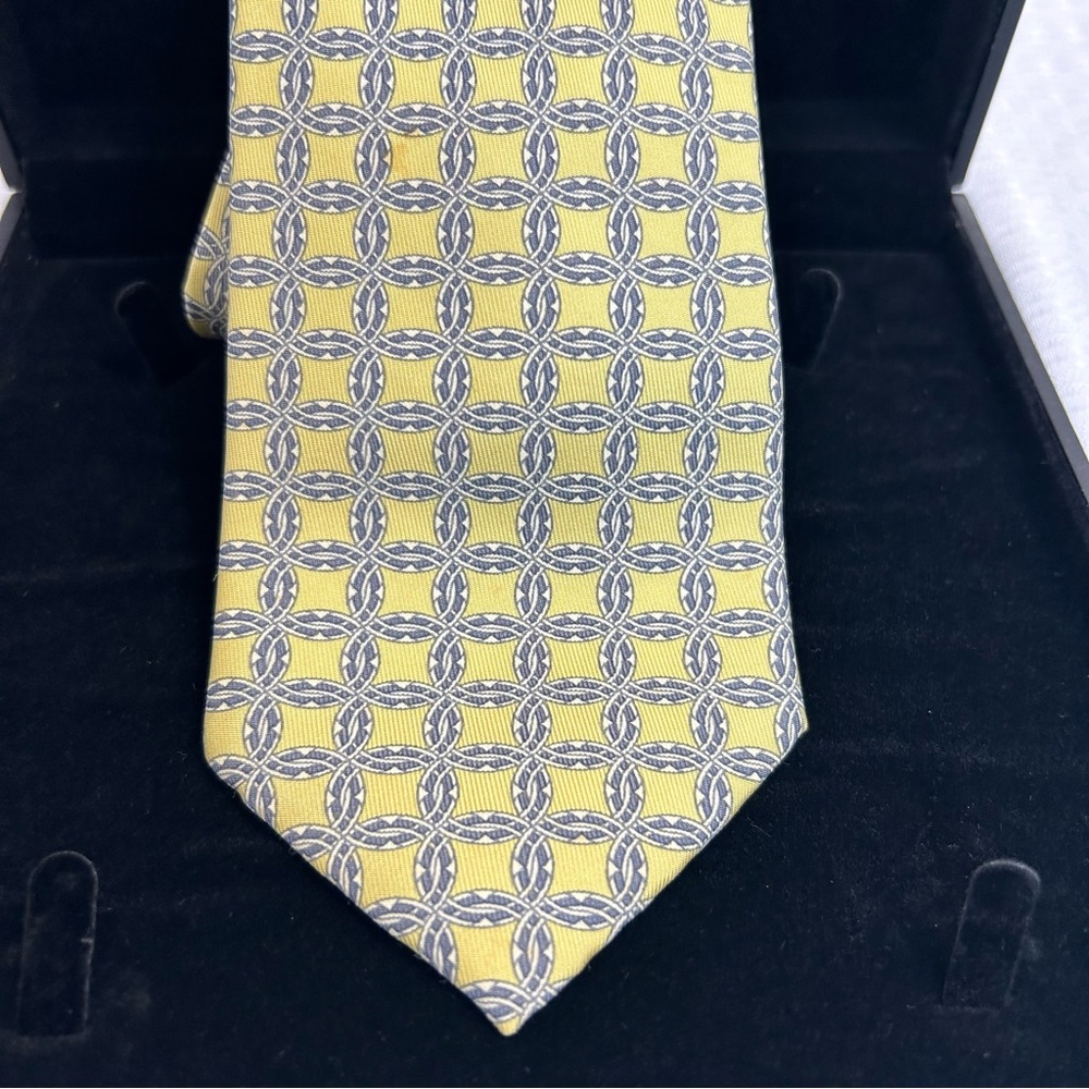 HERMES PARIS Designer necktie, pastel yellow 💯 Silk